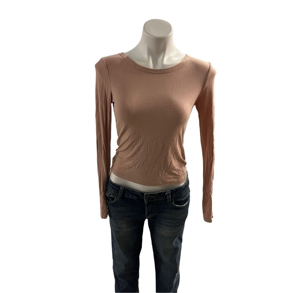 Timing long sleeved ribbed shirt size large